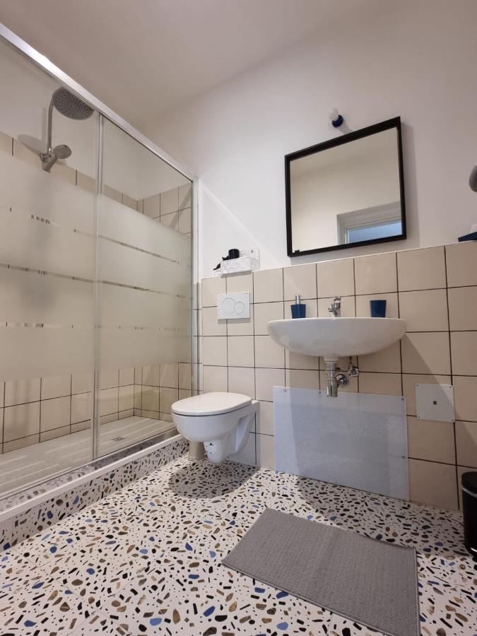 Three Rooms ألغيرو المظهر الخارجي الصورة