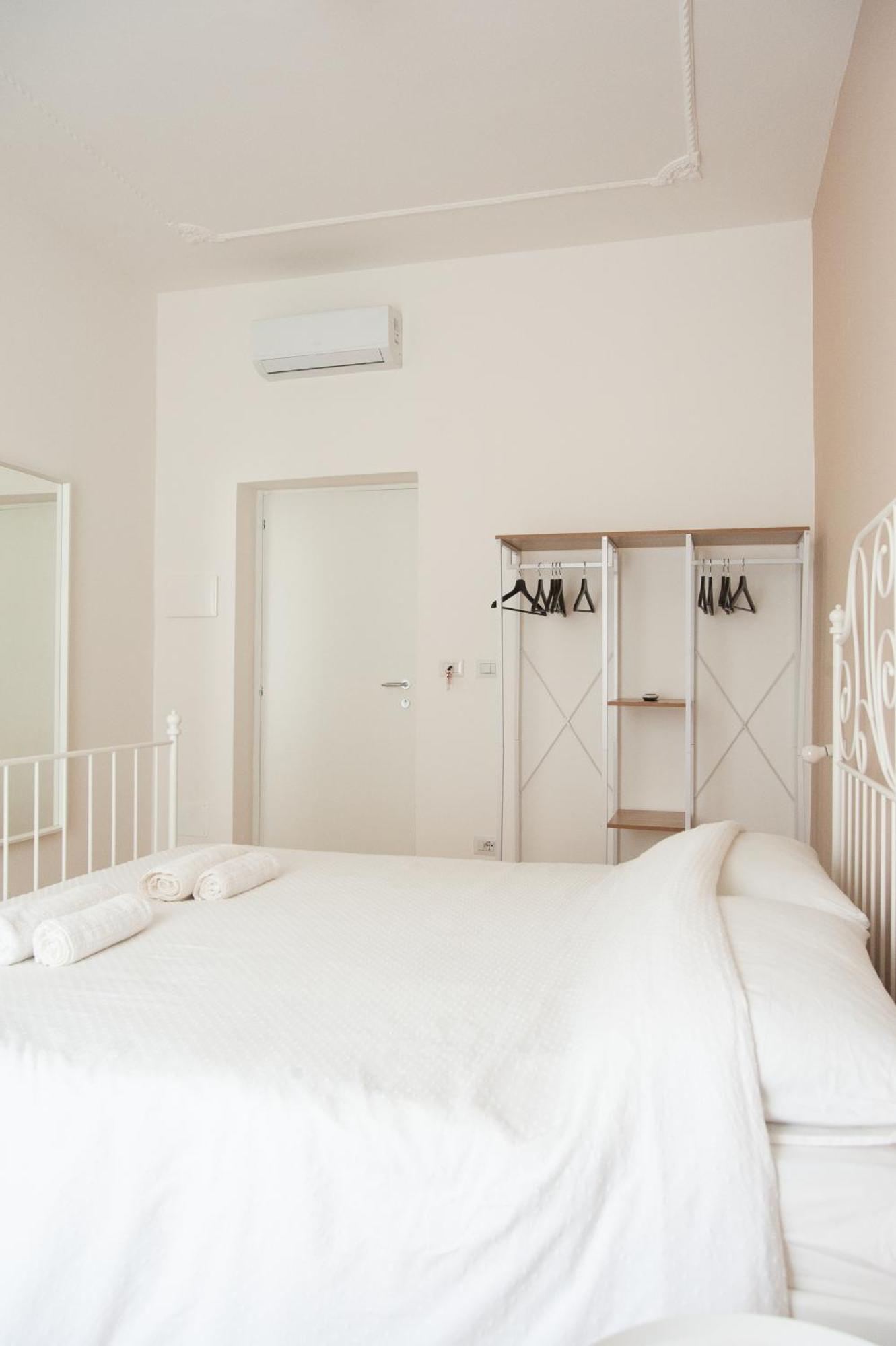 Three Rooms ألغيرو المظهر الخارجي الصورة