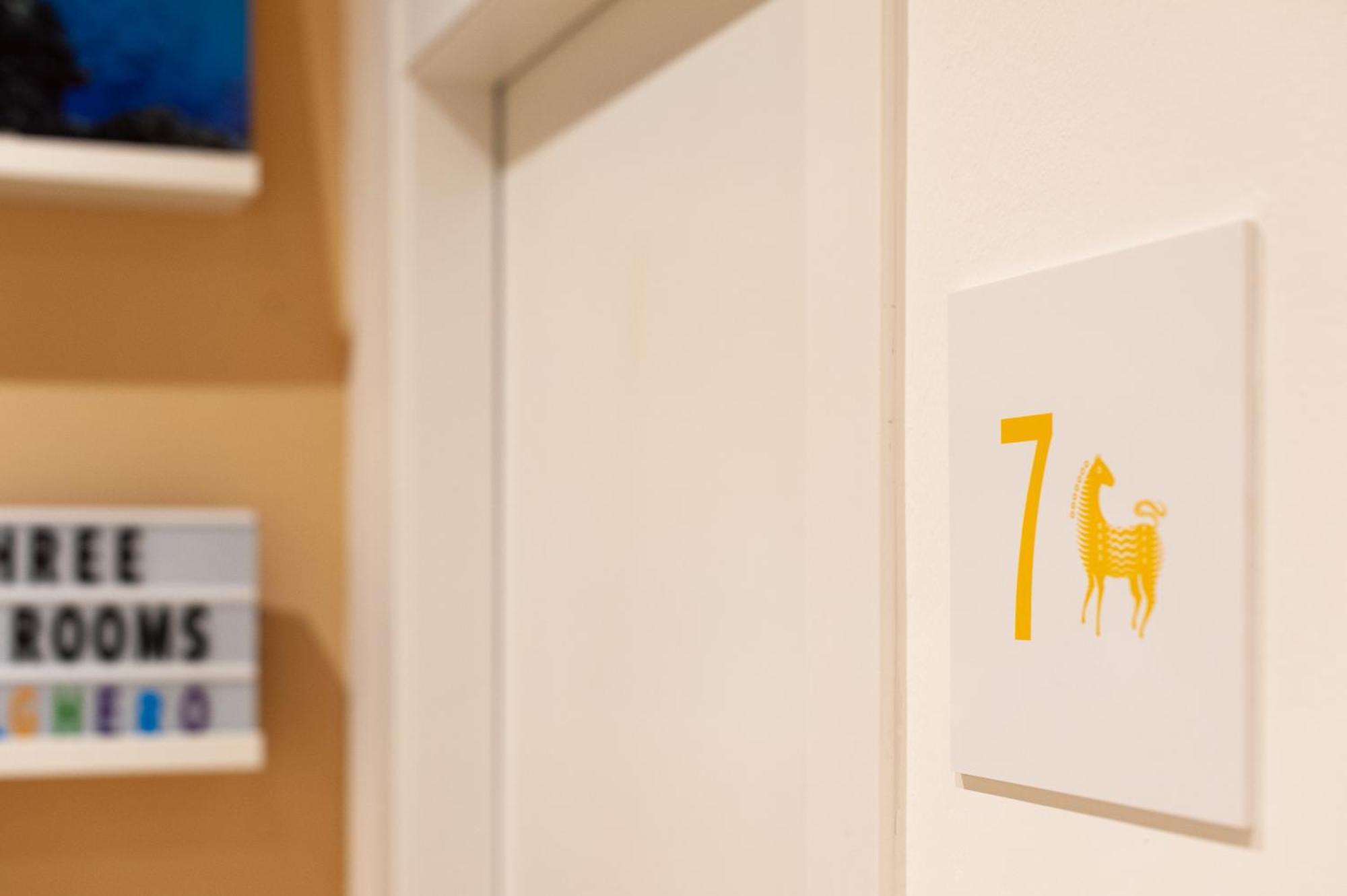 Three Rooms ألغيرو المظهر الخارجي الصورة